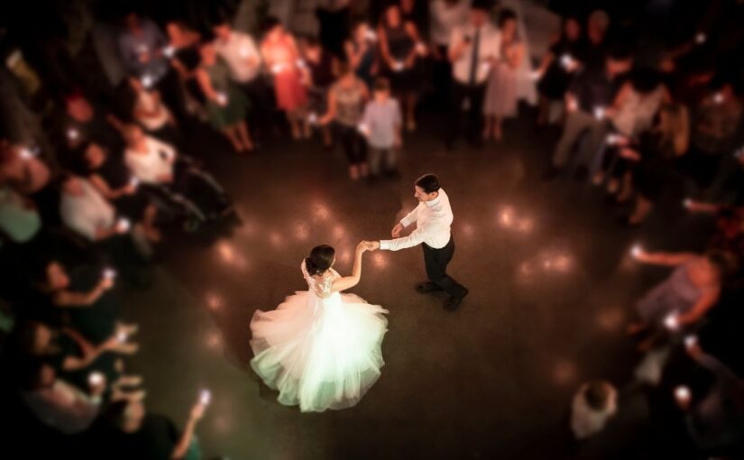 How to Create the Perfect Dance Floor for Your Wedding Under the Stars